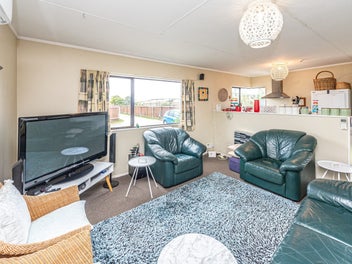 Two bedroom home in Springvale awaits you!