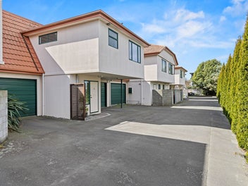 Must be sold, Motivated Vendor!