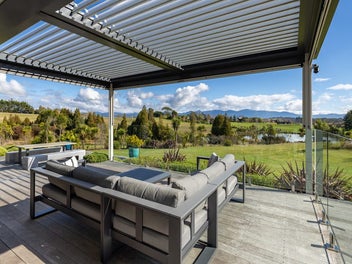 A Home That Captures Both Heart and Horizon