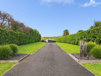 Expansive Lifestyle in private Te Puna estate