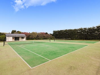 Expansive Lifestyle in private Te Puna estate