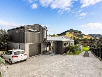 Elegant coastal living steps from lagoon