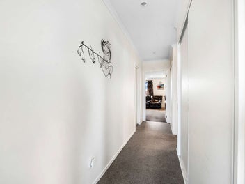 Contemporary Comfort in a Prime Pocket