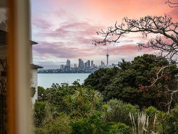 Where Big Families Live Beautifully