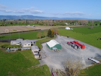 Country escape, income potential and close to town