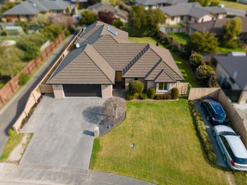 EXCEPTIONAL HOME - SUN, SPACE, PRIVACY & LOCATION