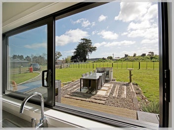 Tranquil Rural Retreat with Modern Comforts