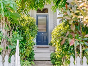 Charming, Amazing Location, Endless Appeal!