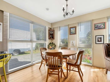 Opportunity Knocks In Pomare Location!