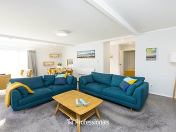 EASY LIVING IN SILVERSTREAM