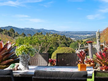 Lifestyle, Space & Sweeping Views