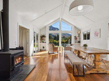 Instantly Appealing in Arthur's Point!