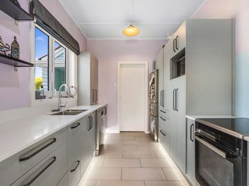 Home With A Guest Cabin