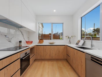 Brand new home in the heart of Mairangi Bay