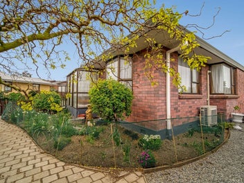 Cosy Brick Home with Garden Charm