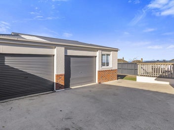 Sunny St Clair Living with Superb Garaging