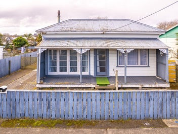 Charming character home – ready for your vision!