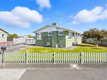 Warm, welcoming and move-in ready