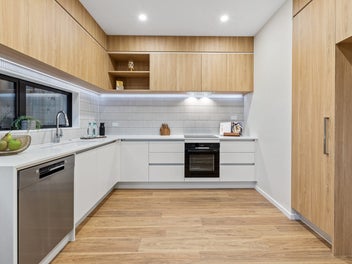 Freestanding Milford Gem! Inviting Offers!