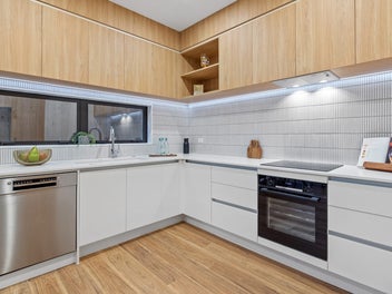 Freestanding Milford Gem! Inviting Offers!