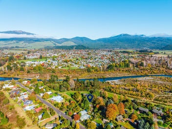 Effortless living by the Tongariro River