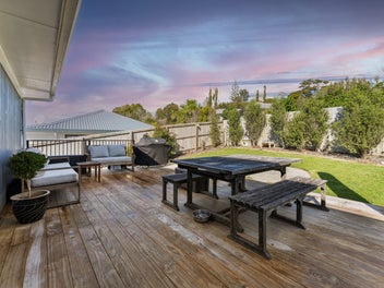 SUNSHINE, SPACE & POTENTIAL- VENDORS SAY SELL
