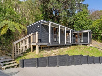 Glamping comfort with sun and sea views