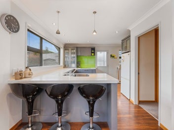 Well-presented 1970s Gem