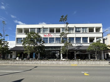 Image 1 of 7