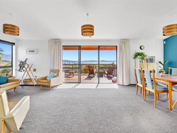 Spectacular Views & 5 Bedrooms