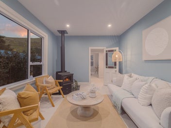 Coastal Charm, Contemporary Comfort
