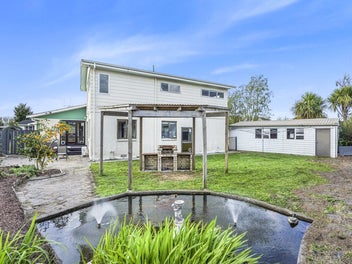Family Home + Extra Garaging - A Rare Find