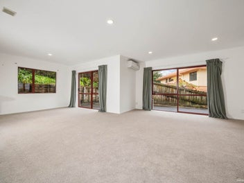 Family Living- 583 (mol) m² freehold