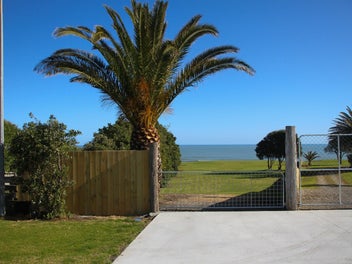 Rare beachfront opportunity – Longbeach luxury