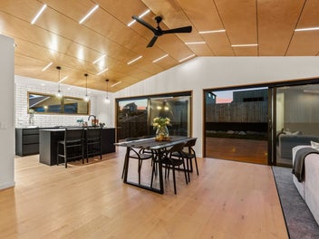 Priced To Sell - Be In For Christmas!