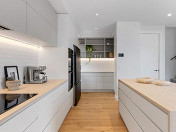 Takapuna Central - New Build with Lake Views
