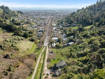 Expansive Sections in a Prime Location!
