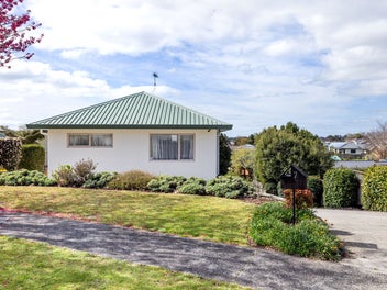 Parking, Garaging and 4 Large Bedrooms