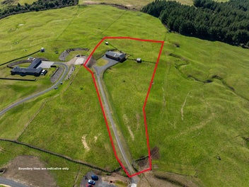 Kinloch stables on Scarlet Drive (new road)