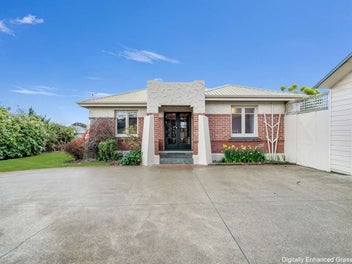 Family Home, Massive Garage, 1012m2 Section!