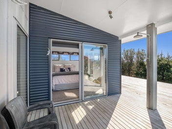 Wrapped in Views, Framed by Nature