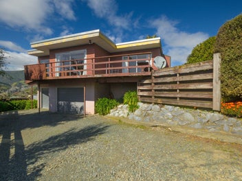Sea views, sunshine and opportunity!