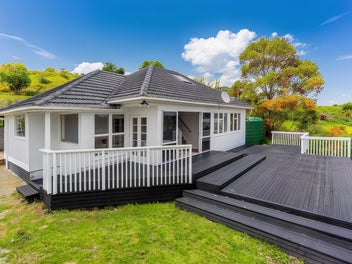Two Homes, Seaviews & Endless Harbour Adventures