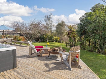 Peaceful Kinloch Family Living with Extra Space