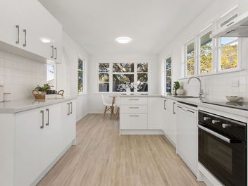 Stylish, Sunny & Spacious! Cashmere Zone!