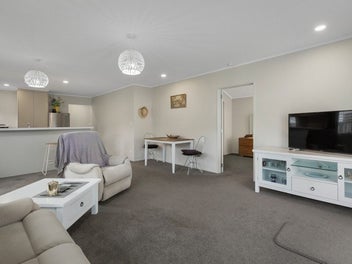 Central, Sunny & Easy-Care