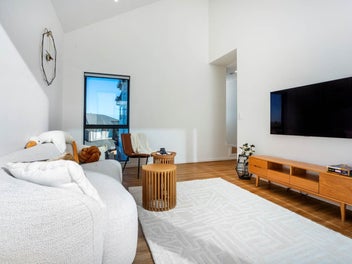 Near-New 5 Bed-Sun, Sea Views & Versatile Living