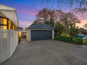 Zoned for Cashmere High School - A Dominion Gem!