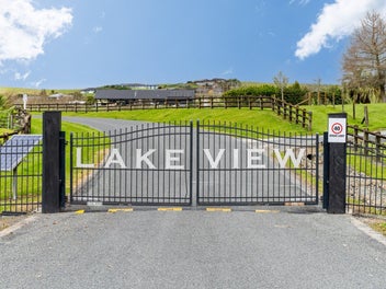 Modern coastal lifestyle at 17 Blomfield Court