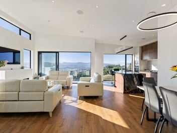 Modern, Luxury Living with Panoramic Views